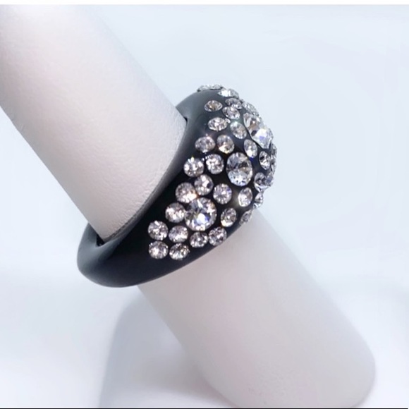 Black acrylic ring embellished with Crystal gemstones, trendy statement ring. - Picture 3 of 13
